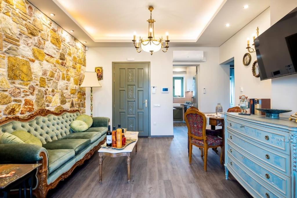 Queen'S Stone Legend, Royal Living By Acropolis Атина Екстериор снимка